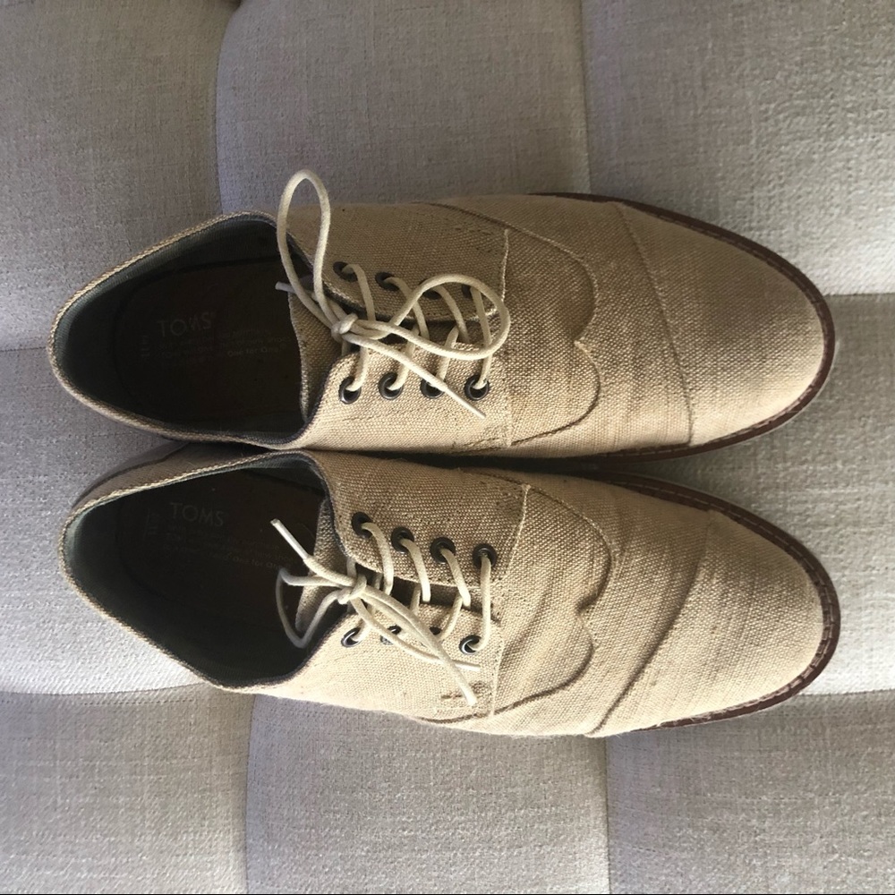 Tom’s shoe